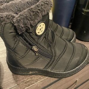 Girls winter boots (size 28 European/11.5 US) gently worn